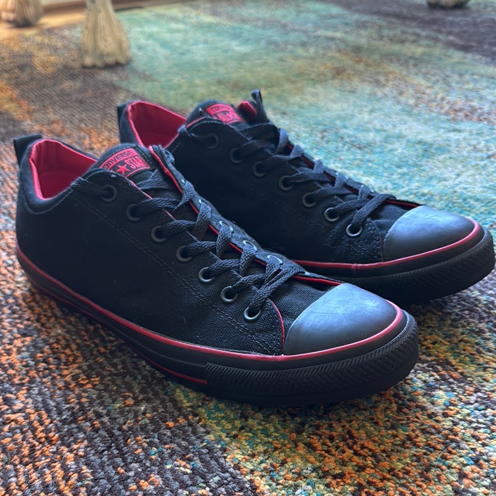 Converse Men's Black and Red Sneakers